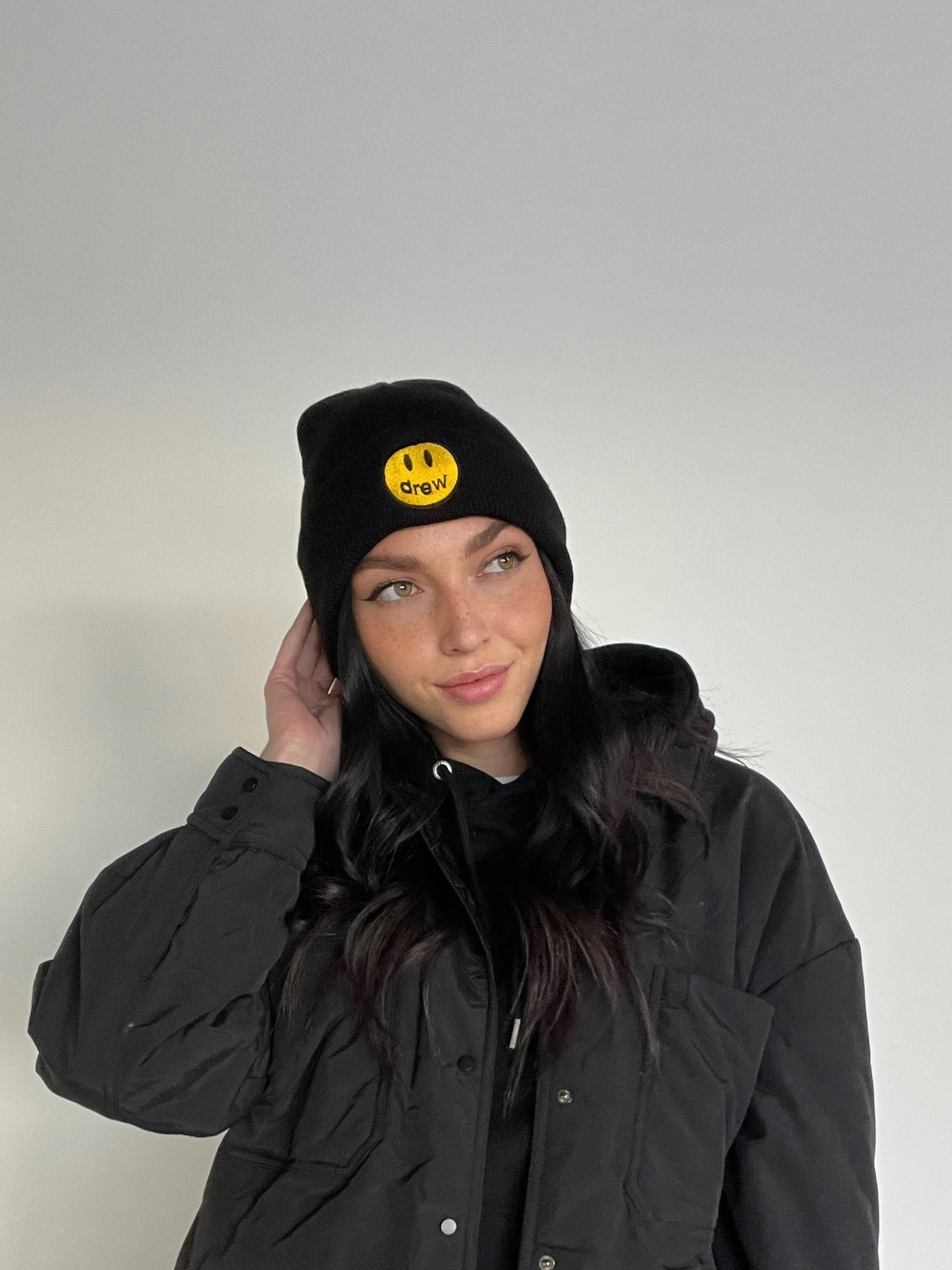 27 Embroidered Smiley Toque