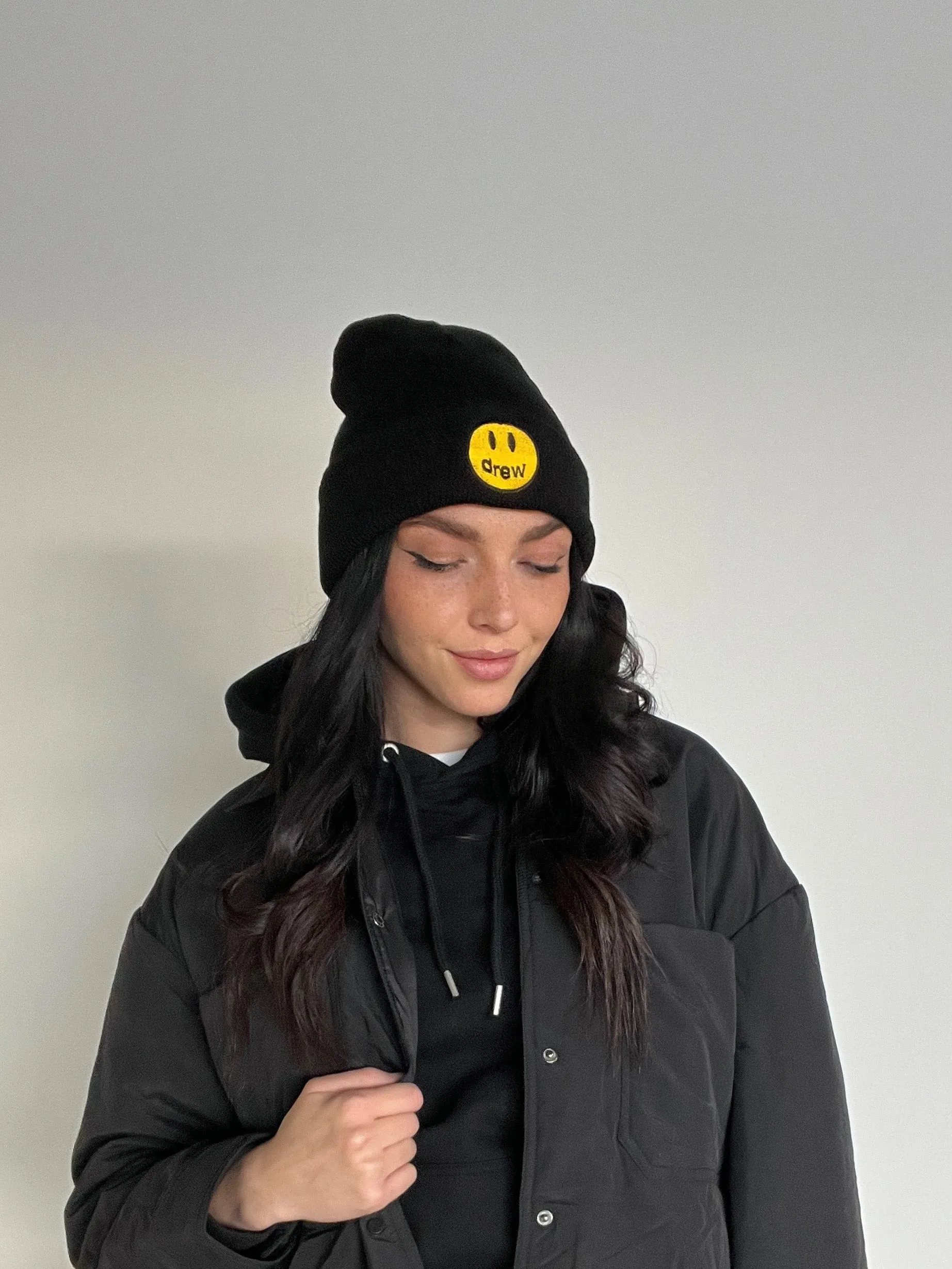 27 Embroidered Smiley Toque