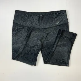 Nike Apparel Athletic Capris Size L.