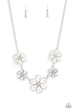 White Flower Necklace - Blooming Strongly