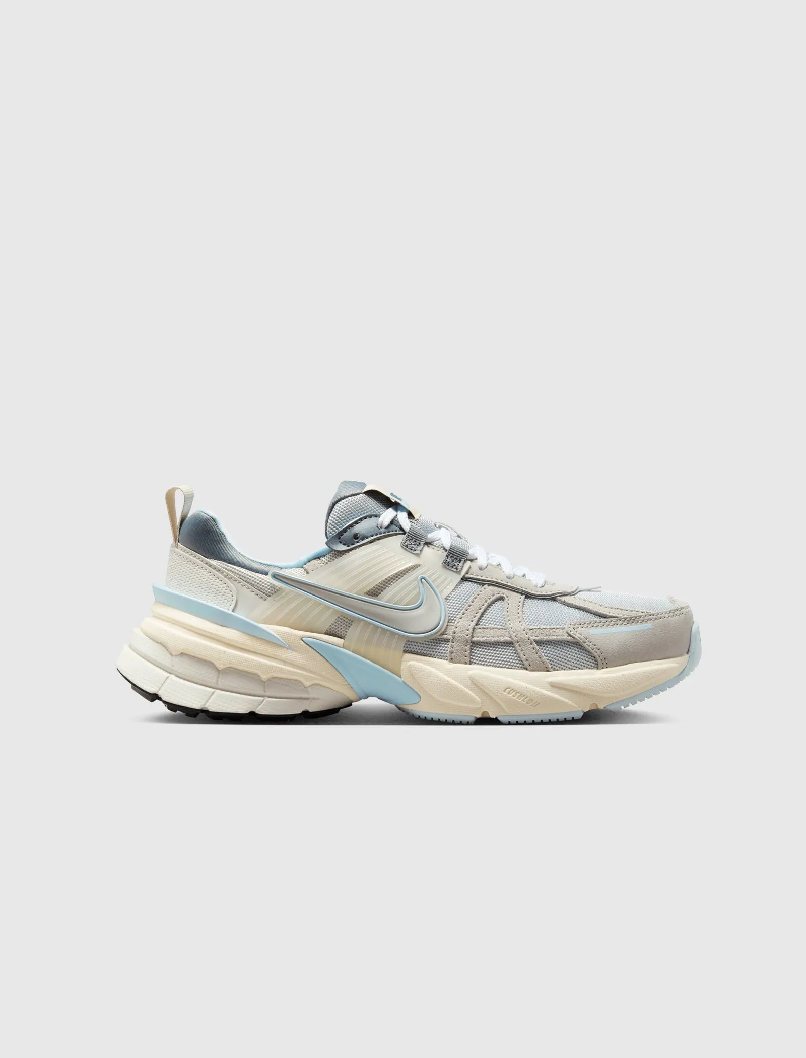 WOMEN'S V2K RUNNING SHOES LIGHT BONE